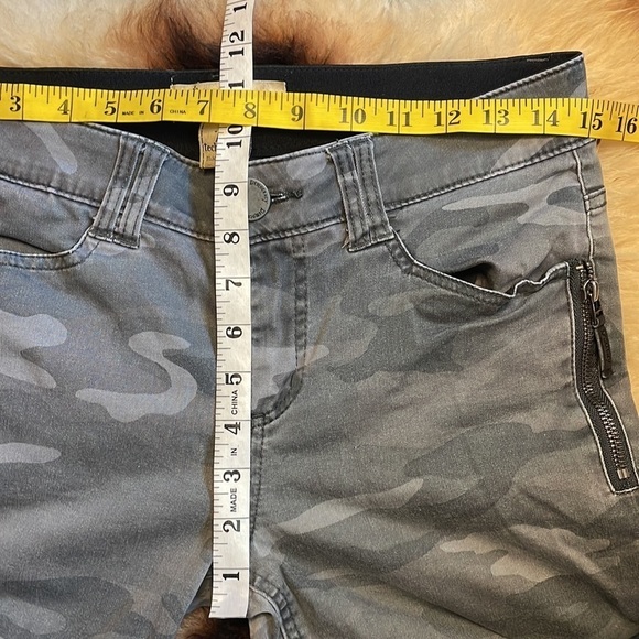 Democracy Gray Camouflage Ab Technology Jeans - Picture 8 of 9